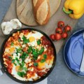 Šakšuka recept – Jednostavno uživanje uz sočan paradajz i poširana jaja
