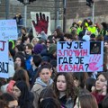 Grupe studenata iz Niša i Beograda idu ka Kragujevcu: Javni čas ispred Ministarstva prosvete, glumci u šetnji gradom (foto)