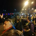 Protest "Upali svetlo, mračno je" na sremskoj i bačkoj strani Novog Sada