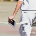Kada su videli kako su srednjoškolci došli na maturu, građani prvo zaćutali, a onda je usledio buran aplauz: "Ne vrti se…