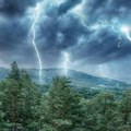 Red sunca, red oblaka, pa onda kiša i grad