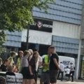 Haos u centru Zaječara usred izborne tišine! Blokaderi se okupili, poneli i transparente, uznemiravaju građane na centralnom…