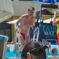 Paparaco: Moka slavnić u gaćicama Crvene Zvezde pliva kao ribica! Uhvatili smo bivšeg sportistu na bazenu, a onda mu je prišao…