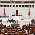 Trovanje u turskom Parlamentu? Žale se na bolove u stomaku, dijareju i povraćanje: Pokrenuta istraga
