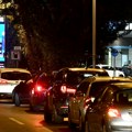Mortus pijani mladić ušetao na pumpu sa ogromnom zmijom, pa polivao radnika pivom: "Do koliko radiš? Vidimo se posle!"
