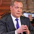 Medvedev: Tramp izmišlja podmornice kod ruskih obala