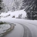 Srbija pod snegom: Delovi naše zemlje zavejani, putevi blokirani