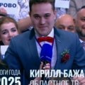 „Olečka, udaj se za mene!“ Novinar zaprosio devojku usred Putinove konferencije (video)