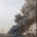 (Video) Crni dim se nadvio nad gradom, gori ogromna pijaca! 2.000 metara u plamenu, stravičan prizor se vidi iz svih delova…