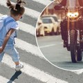 Drama u Surčinu: Trinaestogodišnjak motorom pokosio devojčicu ispred škole, hitno prevezena u bolnicu