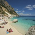 Omiljena letnja destinacija uvela ograničenja broja posetilaca na plažama, a malo peska vas može koštati do 3.500 evra