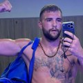 Veljko Ražnatović skinuo majicu, znoj kaplje sa njega: Podelio sliku nakon treninga, sav u mišićima, trbušnjaci kao isklesani…