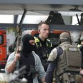 (Foto) 11 sati držao taoca u supermarketu! Prišao kasi, izvukao nož i zarobio ženu: Policajci upali kroz krovni prozor i…
