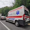 Karambol kod Užica: Vatrogasci iz smrksanih automobila izvlače putnike, sudarila se tri vozila