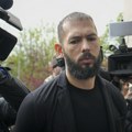 Sud u Rumuniji produžio kućni pritvor optuženom influenseru Endruu Tejtu