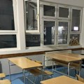 Kamenovana škola u Lipljanu: Meštani uznemireni, pričinjena materijalna šteta
