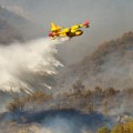 Požar kod Ploča: Vatra zahvatila borovu šumu, gase je dva kanadera