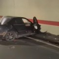 Automobil se nabio u zid tunela Snimak nesreće na autoputu Miloš Veliki, delovi razbacani po asfaltu (video)