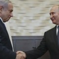 „Činjenica da Netanjahu i Putin pucaju dovoljno govori o nasilnom stanju sveta 2024“: Sajmon Tisdal o gruboj sili od Gaze…