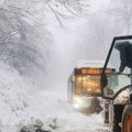 Zabrana saobraćaja za kamione i šlepere na delu Fruške gore zbog snega