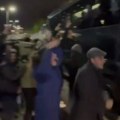 Haos na ulicama Beograda! Navijači presreli autobus sa košarkašima Partizana (video)