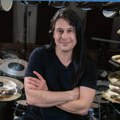 Bivši bubnjar Dream Theatera Mike Mangini pokreće novi bend Monolith i ima prvi singl