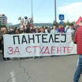 Počinju skupovi u Nišu: Tenzična atmosfera, studenti i SNS udaljeni oko 700 metara