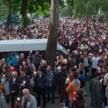 Vučić opet neće da otkrije kada će da raspiše izbore: Studenti mu pustili pesmu „Kukavica“