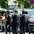 Nastavnica se zaključala sa učenicima, roditelji čekaju vesti o svojoj deci: Detalji masakra u školi u Gracu