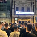 Naprednjaci izazvali narod pa pobegli, poturili policiju