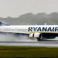 Lažna dojava o požaru izazvala paniku u avionu Rajanera na Palmi: Putnici bežali preko krila, 18 povređenih