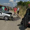 U Beškoj se sudarila dva vozila: Delovi i ulje rasuti po putu a ima i povređenih