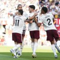 Arsenal nadigran na „Old Trafordu“, ali došao do pobede posle sumnjivog gola