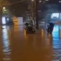 (Video) Kataklizma u Crnoj Gori, Kotor pod vodom! Palo više od 200 litara kiše, voda do struka! Poplavljeni putevi, ciklon…