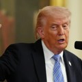 Трамп: САД “тешко поразиле Иран” и контролишу Ормуски мореуз, тензије и даље расту