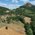 Na ostacima vulkanske kupe nalazi se jedan od najlepših vidikovaca Srbije Ostrvica nije zanimljiva samo zbog prirode, već i…