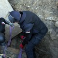 (Foto) "Opasnost za građane je prestala!" Oglasio se Dačić: Pogledajte kako je izgledalo uklanjanje bombe iz 1941. godine u…