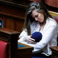 Aplauz za prvu bebu u italijanskom parlamentu: Poslanica dojila sina u Poslaničkom domu