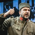 Nenad Jezdić u ulozi glavnog junaka „Knjige o Milutinu“, već dve godine rasprodaje repertoar u Zvezdara teatru: Karte za…