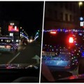 Nesvakidašnji prizori na ulicama Beograda: Vatrogasac u ulozi Deda Mraza i svetleći automobil VIDEO