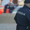 Ciglom ga udarili u glavu, pa pobegli Policajac van dužnosti se suprotstavio trojici huligana u Beogradu