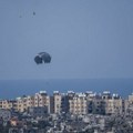 U Pojasu Gaze 18 ljudi poginulo pokušavajući da dođu do hrane bačene padobranima na tu teritoriju