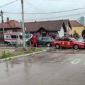 Sudar dva taksi i jednog putničkog vozila u širem centru Čačka, pet osoba završilo u bolnici