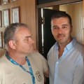 Obezbeđenje sprečilo Manojlovića da sa predsednikom opštine Novi Beograd razgovara o overi potpisa