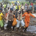 Erupcija vulkana i poplave u Indoneziji, poginulo najmanje 50 osoba