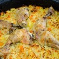 Domaći pilav od piletine i povrća bez muke, a jeftin: Na ovom receptu bi vam i svekrva pozavidela, a deca će ga obožavati