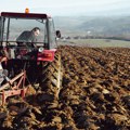 (Foto) Nenad Jezdić se preselio u rodno selo: Zavirite na imanje poznatog glumca - Pravi rakiju i obavlja poljoprivredne…