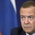 Medvedev: Niko ne garantuje da će u Kijevu osvanuti 10. maj