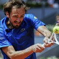 Medvedev rutinski do osmine finala rima: Kraj za Cicipasa, Sabalenka nakon preokreta do trijumfa