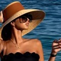 Plažom prodefilovala kao modna ikona! Đina Džinović dominira letnjim stilom, sve oči uprte u nju (foto)